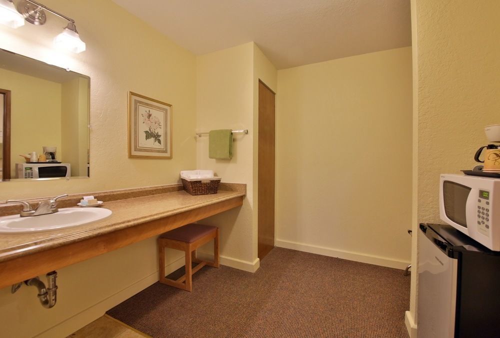 Harbor Inn Freeland Екстериор снимка
