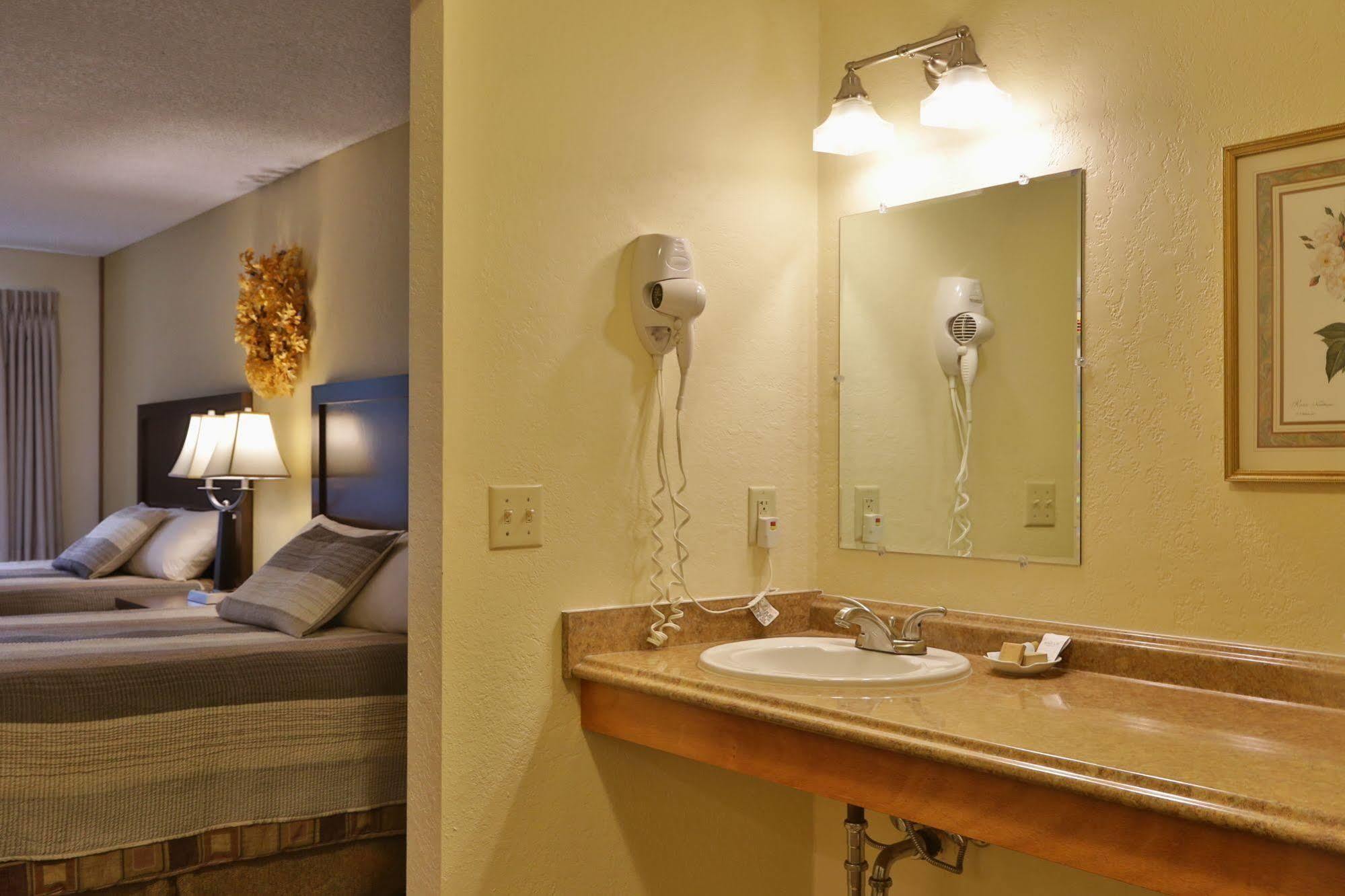 Harbor Inn Freeland Екстериор снимка