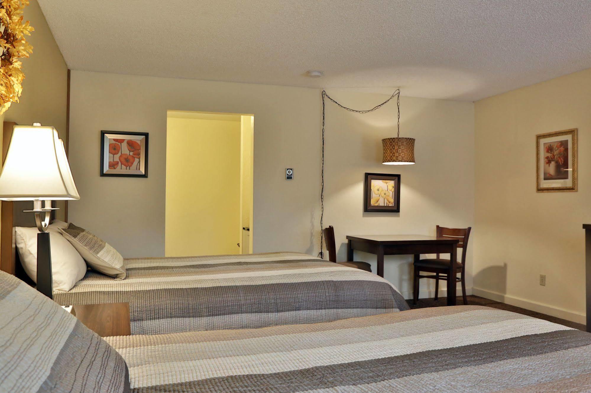 Harbor Inn Freeland Екстериор снимка