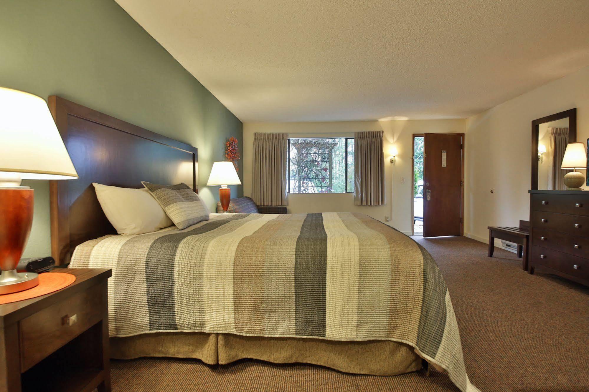 Harbor Inn Freeland Екстериор снимка